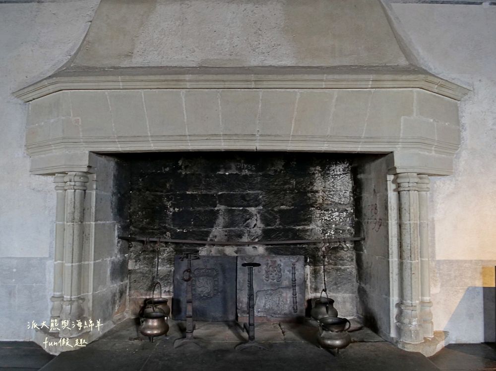 西庸堡Château de Chillon瑞士蒙特勒︱漂浮在日內瓦湖上的中世紀童話古堡！是皇宮還是監獄？走進拜倫筆下的詩意與哀愁（含交通攻略）～春季德瑞13日夢幻跟團︱DAY5-3