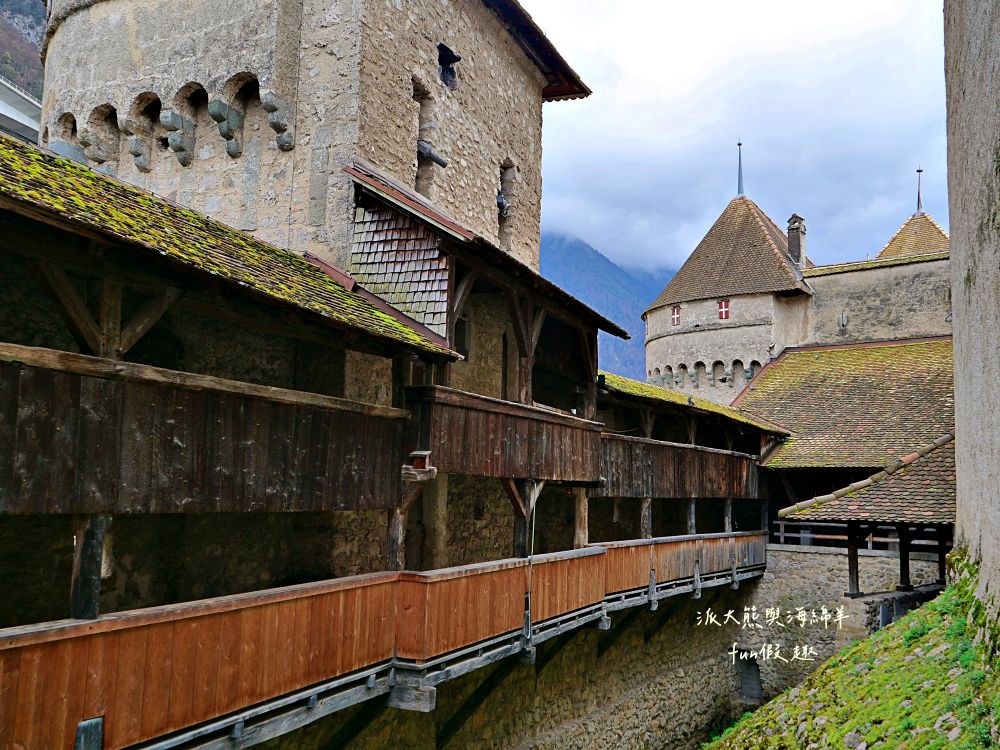 西庸堡Château de Chillon瑞士蒙特勒︱漂浮在日內瓦湖上的中世紀童話古堡！是皇宮還是監獄？走進拜倫筆下的詩意與哀愁（含交通攻略）～春季德瑞13日夢幻跟團︱DAY5-3
