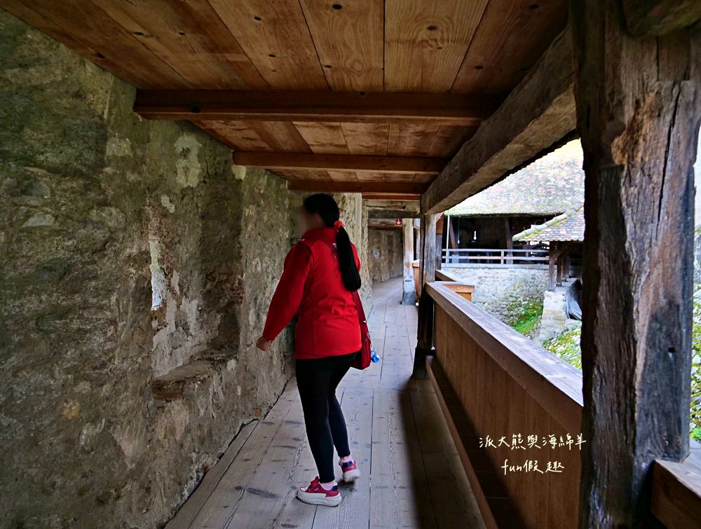 西庸堡Château de Chillon瑞士蒙特勒︱漂浮在日內瓦湖上的中世紀童話古堡！是皇宮還是監獄？走進拜倫筆下的詩意與哀愁（含交通攻略）～春季德瑞13日夢幻跟團︱DAY5-3