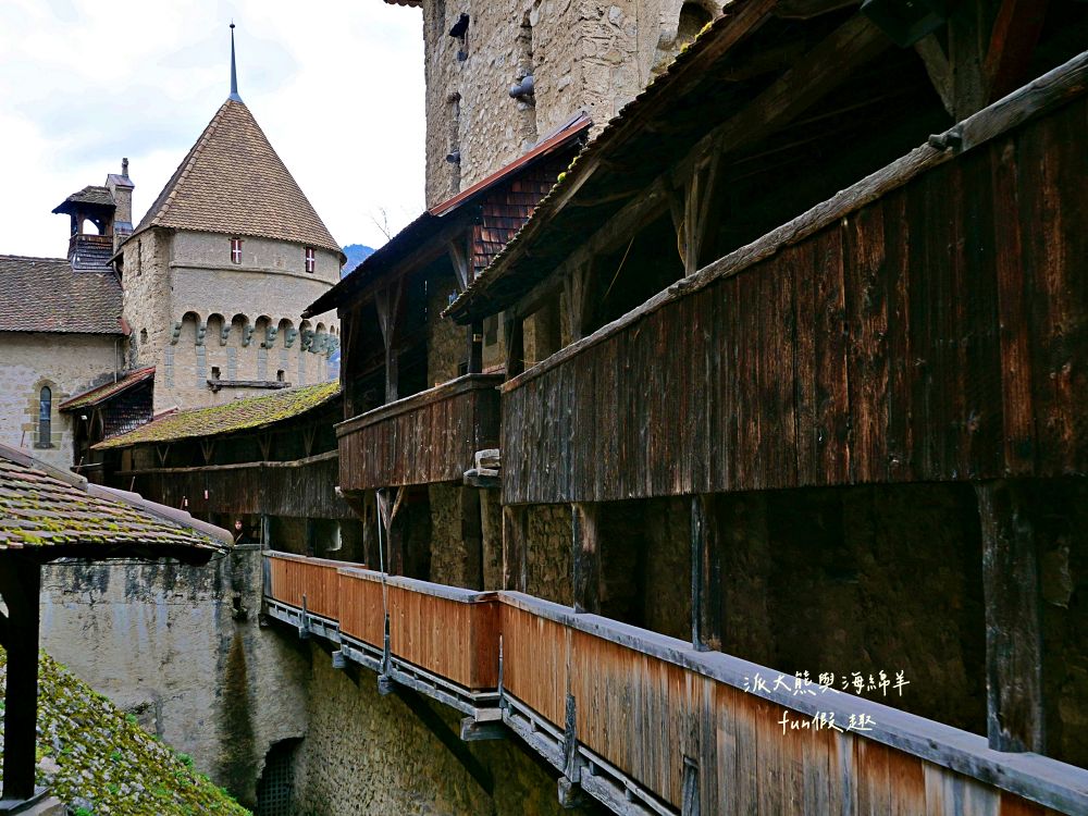 西庸堡Château de Chillon瑞士蒙特勒︱漂浮在日內瓦湖上的中世紀童話古堡！是皇宮還是監獄？走進拜倫筆下的詩意與哀愁（含交通攻略）～春季德瑞13日夢幻跟團︱DAY5-3