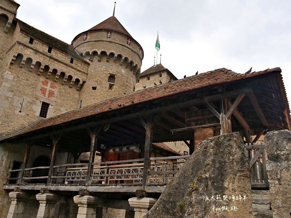 西庸堡Château de Chillon瑞士蒙特勒︱漂浮在日內瓦湖上的中世紀童話古堡！是皇宮還是監獄？走進拜倫筆下的詩意與哀愁（含交通攻略）～春季德瑞13日夢幻跟團︱DAY5-3