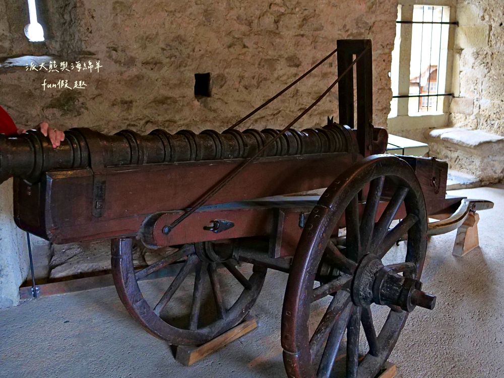 西庸堡Château de Chillon瑞士蒙特勒︱漂浮在日內瓦湖上的中世紀童話古堡！是皇宮還是監獄？走進拜倫筆下的詩意與哀愁（含交通攻略）～春季德瑞13日夢幻跟團︱DAY5-3