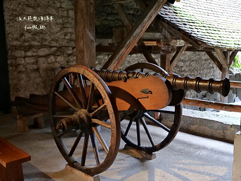 西庸堡Château de Chillon瑞士蒙特勒︱漂浮在日內瓦湖上的中世紀童話古堡！是皇宮還是監獄？走進拜倫筆下的詩意與哀愁（含交通攻略）～春季德瑞13日夢幻跟團︱DAY5-3