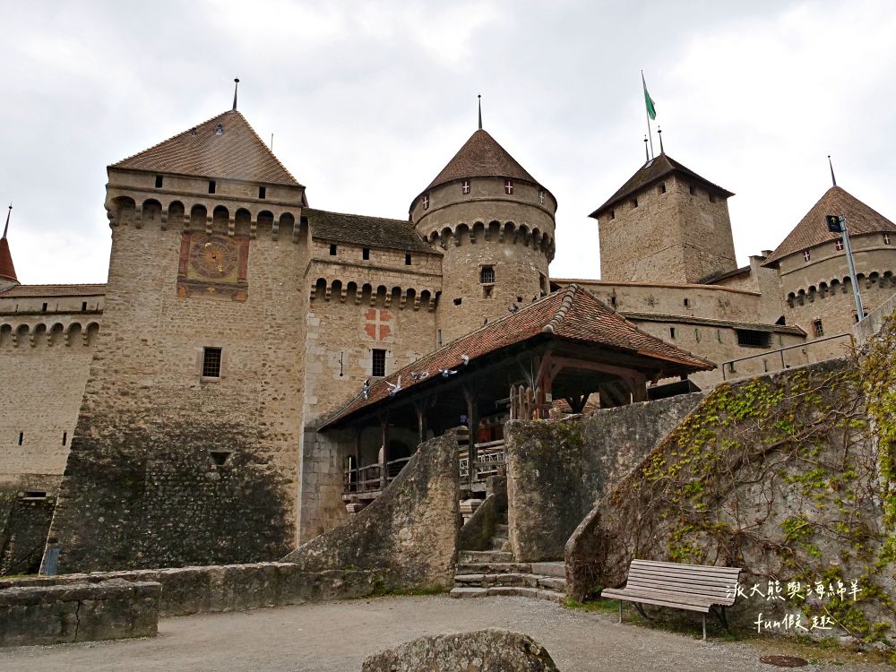 西庸堡Château de Chillon瑞士蒙特勒︱漂浮在日內瓦湖上的中世紀童話古堡！是皇宮還是監獄？走進拜倫筆下的詩意與哀愁（含交通攻略）～春季德瑞13日夢幻跟團︱DAY5-3