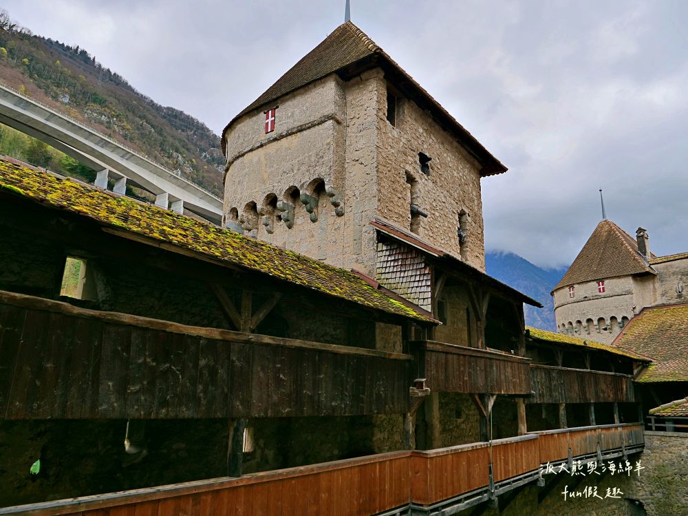 西庸堡Château de Chillon瑞士蒙特勒︱漂浮在日內瓦湖上的中世紀童話古堡！是皇宮還是監獄？走進拜倫筆下的詩意與哀愁（含交通攻略）～春季德瑞13日夢幻跟團︱DAY5-3