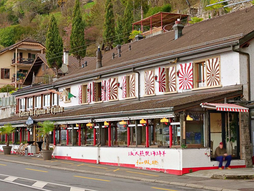 Grill Mountain à la Taverne du Château de Chillon︱景點第一排絕佳餐廳，過馬路就到西庸古堡！義大利人接手後更有歐陸風情～春季德瑞13日夢幻跟團︱DAY5-2