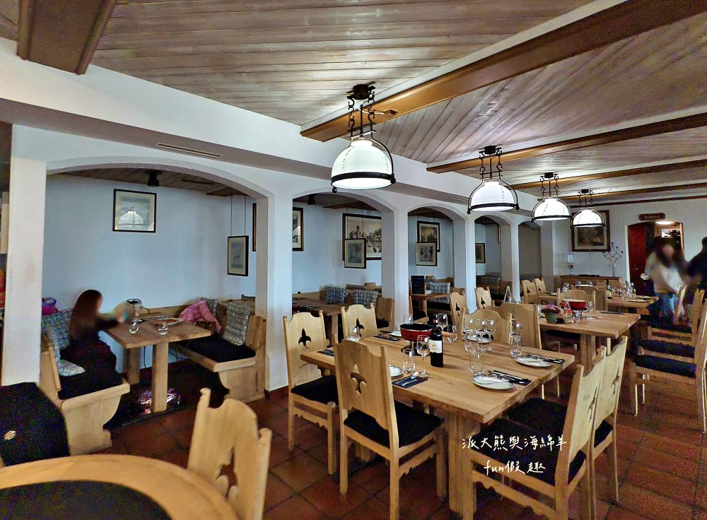 Grill Mountain à la Taverne du Château de Chillon︱景點第一排絕佳餐廳，過馬路就到西庸古堡！義大利人接手後更有歐陸風情～春季德瑞13日夢幻跟團︱DAY5-2
