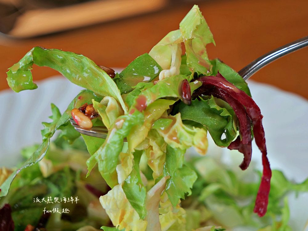 Grill Mountain à la Taverne du Château de Chillon︱景點第一排絕佳餐廳，過馬路就到西庸古堡！義大利人接手後更有歐陸風情～春季德瑞13日夢幻跟團︱DAY5-2