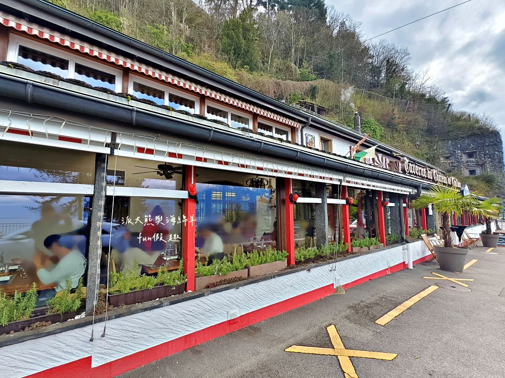 Grill Mountain à la Taverne du Château de Chillon︱景點第一排絕佳餐廳，過馬路就到西庸古堡！義大利人接手後更有歐陸風情～春季德瑞13日夢幻跟團︱DAY5-2