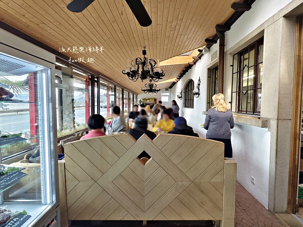Grill Mountain à la Taverne du Château de Chillon︱景點第一排絕佳餐廳，過馬路就到西庸古堡！義大利人接手後更有歐陸風情～春季德瑞13日夢幻跟團︱DAY5-2