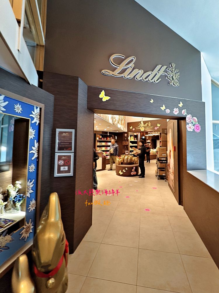 少女峰Jungfraujoch︱必逛夢幻天然冰宮、Aletsch景觀餐廳,世界最高Lindt巧克力與隱藏版紀念咖啡杯、限定少女峰Shot杯大公開!春季德瑞13日夢幻跟團~DAY6-3 - 第6張圖 少女峰Jungfraujoch︱必逛夢幻天然冰宮、Aletsch景觀餐廳,世界最高Lindt巧克力與隱藏版紀念咖啡杯、限定少女峰Shot杯大公開!春季德瑞13日夢幻跟團~DAY6-3