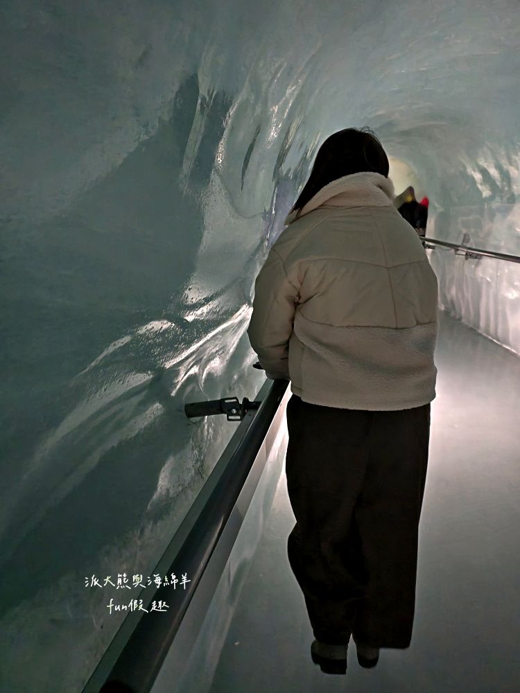 少女峰Jungfraujoch︱必逛夢幻天然冰宮、Aletsch景觀餐廳,世界最高Lindt巧克力與隱藏版紀念咖啡杯、限定少女峰Shot杯大公開!春季德瑞13日夢幻跟團~DAY6-3 - 第58張圖 少女峰Jungfraujoch︱必逛夢幻天然冰宮、Aletsch景觀餐廳,世界最高Lindt巧克力與隱藏版紀念咖啡杯、限定少女峰Shot杯大公開!春季德瑞13日夢幻跟團~DAY6-3