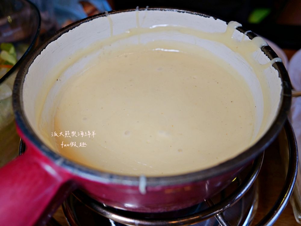 Bebbis Restaurant︱在艾格峰山腳下吃火鍋！格林德瓦「瑞士火鍋Fondue」初體驗！（起司、炸肉、巧克力三鍋一次滿足）︱春季德瑞13日夢幻跟團︱DAY6-5～