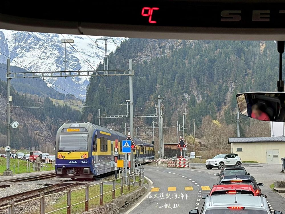 Interlaken︱少女峰下山順遊茵特拉肯：仰望滿天飛行傘，少女峰山腳下的浪漫午後時光～春季德瑞13日夢幻跟團︱DAY6-4
