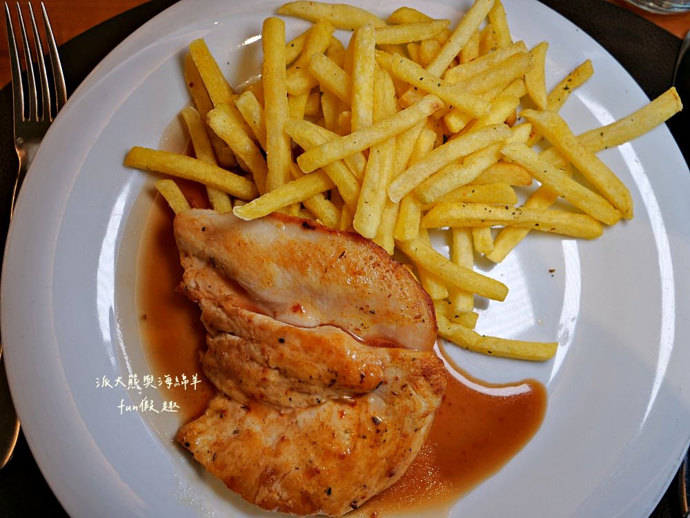 Hotel Restaurant Elite Visper Pinta︱鄰近Visp車站，前往策馬特前的完美中繼站！鮮甜小農沙拉與經典雞胸肉薯條 （含交通資訊）︱春季德瑞13日夢幻跟團︱DAY7-2～