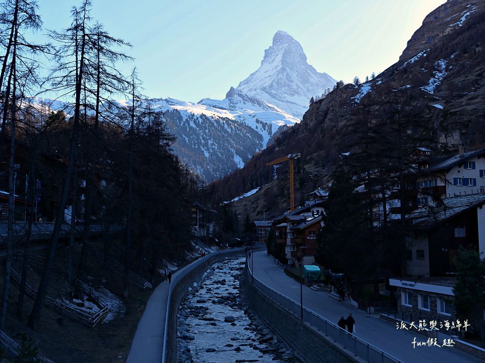 瑞士策馬特（Zermatt）實拍︱免上高山觀景台！用鏡頭捕捉馬特洪峰的日與夜：教堂橋（Kirchbrücke）黃金日出與Chalet Hotel Schönegg絕美夜景～春季德瑞13日夢幻跟團︱DAY7-3
