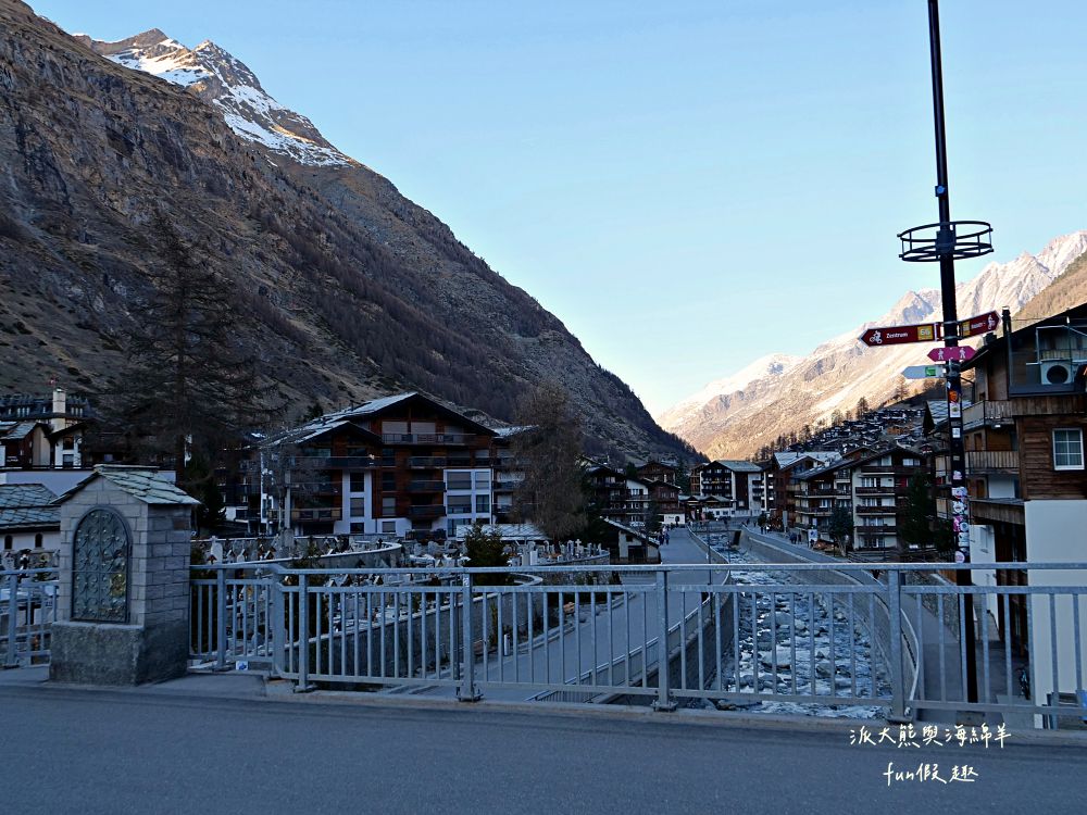 瑞士策馬特（Zermatt）實拍︱免上高山觀景台！用鏡頭捕捉馬特洪峰的日與夜：教堂橋（Kirchbrücke）黃金日出與Chalet Hotel Schönegg絕美夜景～春季德瑞13日夢幻跟團︱DAY7-3