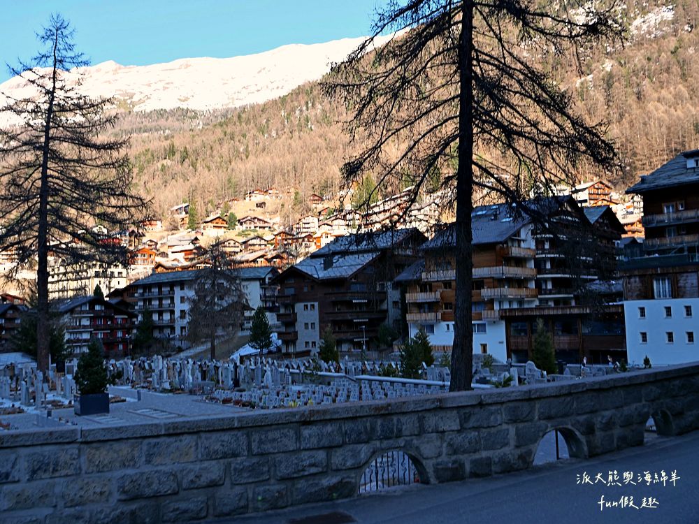 瑞士策馬特（Zermatt）實拍︱免上高山觀景台！用鏡頭捕捉馬特洪峰的日與夜：教堂橋（Kirchbrücke）黃金日出與Chalet Hotel Schönegg絕美夜景～春季德瑞13日夢幻跟團︱DAY7-3