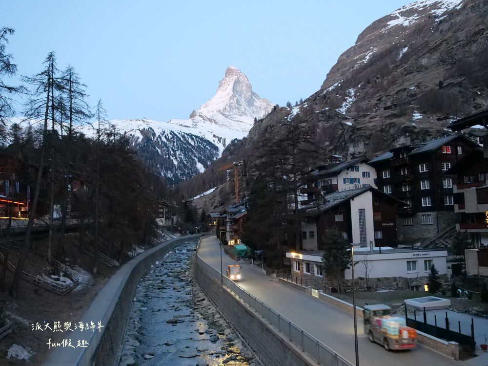 瑞士策馬特（Zermatt）實拍︱免上高山觀景台！用鏡頭捕捉馬特洪峰的日與夜：教堂橋（Kirchbrücke）黃金日出與Chalet Hotel Schönegg絕美夜景～春季德瑞13日夢幻跟團︱DAY7-3