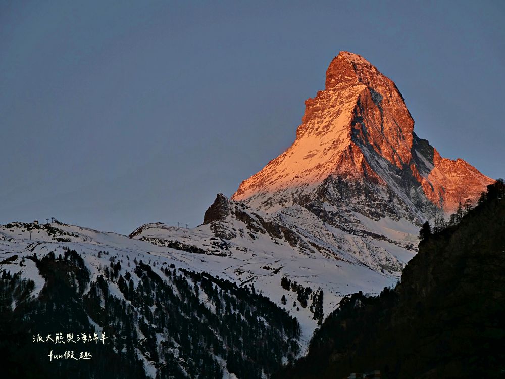 瑞士策馬特（Zermatt）實拍︱免上高山觀景台！用鏡頭捕捉馬特洪峰的日與夜：教堂橋（Kirchbrücke）黃金日出與Chalet Hotel Schönegg絕美夜景～春季德瑞13日夢幻跟團︱DAY7-3