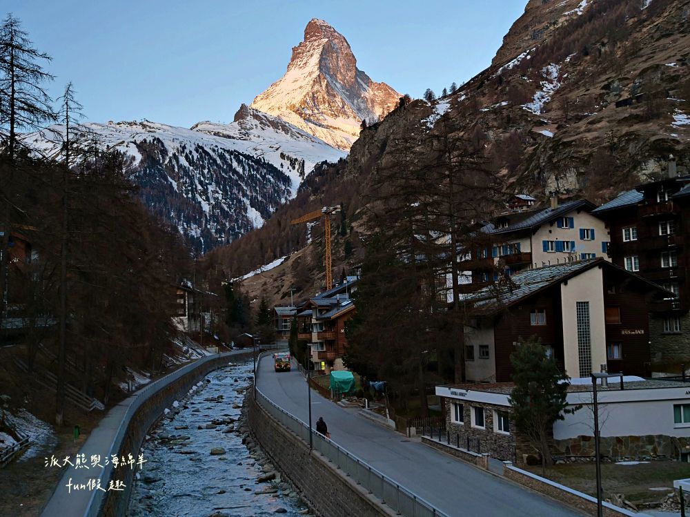 瑞士策馬特（Zermatt）實拍︱免上高山觀景台！用鏡頭捕捉馬特洪峰的日與夜：教堂橋（Kirchbrücke）黃金日出與Chalet Hotel Schönegg絕美夜景～春季德瑞13日夢幻跟團︱DAY7-3