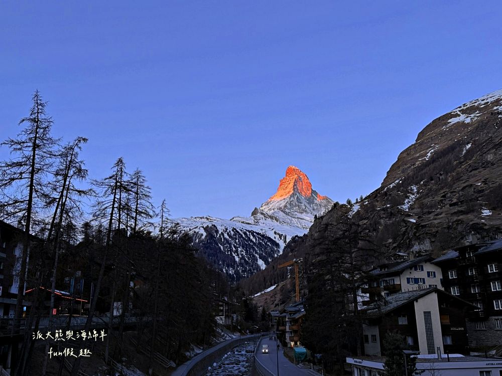 瑞士策馬特（Zermatt）實拍︱免上高山觀景台！用鏡頭捕捉馬特洪峰的日與夜：教堂橋（Kirchbrücke）黃金日出與Chalet Hotel Schönegg絕美夜景～春季德瑞13日夢幻跟團︱DAY7-3