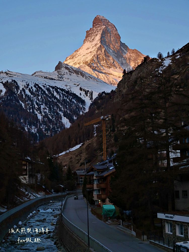 瑞士策馬特（Zermatt）實拍︱免上高山觀景台！用鏡頭捕捉馬特洪峰的日與夜：教堂橋（Kirchbrücke）黃金日出與Chalet Hotel Schönegg絕美夜景～春季德瑞13日夢幻跟團︱DAY7-3