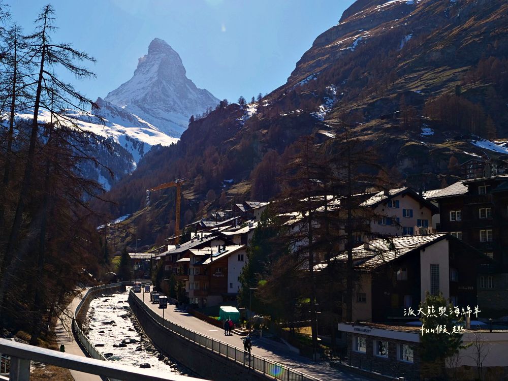 瑞士策馬特（Zermatt）實拍︱免上高山觀景台！用鏡頭捕捉馬特洪峰的日與夜：教堂橋（Kirchbrücke）黃金日出與Chalet Hotel Schönegg絕美夜景～春季德瑞13日夢幻跟團︱DAY7-3