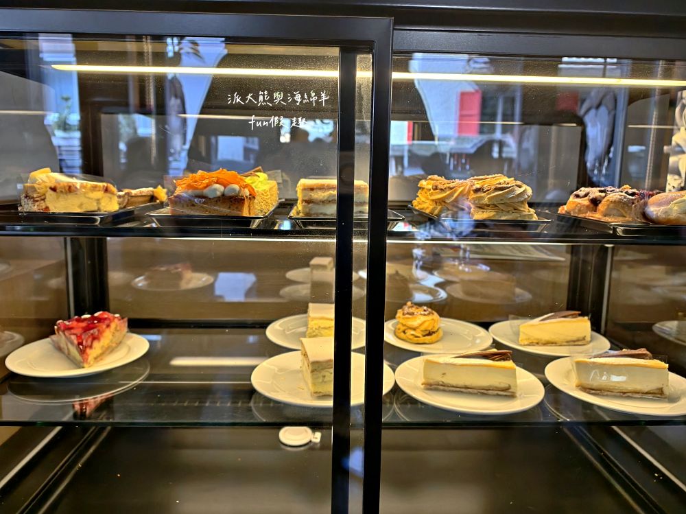 Fuchs Bakery & Cafe︱在最熱鬧的班霍夫大道,尋找慢活的山居歲月:百年老字號烘焙坊的溫馨下午茶體驗~春季德瑞13日夢幻跟團︱DAY8-3 - 第14張圖 Fuchs Bakery & Cafe︱在最熱鬧的班霍夫大道,尋找慢活的山居歲月:百年老字號烘焙坊的溫馨下午茶體驗~春季德瑞13日夢幻跟團︱DAY8-3