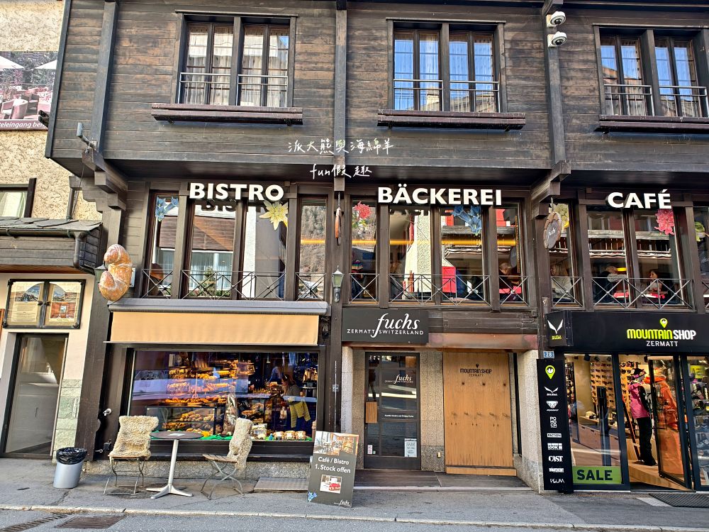Fuchs Bakery & Cafe︱在最熱鬧的班霍夫大道,尋找慢活的山居歲月:百年老字號烘焙坊的溫馨下午茶體驗~春季德瑞13日夢幻跟團︱DAY8-3 - 第34張圖 Fuchs Bakery & Cafe︱在最熱鬧的班霍夫大道,尋找慢活的山居歲月:百年老字號烘焙坊的溫馨下午茶體驗~春季德瑞13日夢幻跟團︱DAY8-3