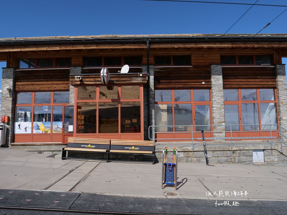 馬特洪峰（Matterhorn）︱搭乘登山鐵道前往Gornergrat、眺望金字塔山峰、ZOOOM the Matterhorn體驗、漫步Riffelalp夢幻雪景，享受最純粹的瑞士慢遊時光～春季德瑞13日夢幻跟團︱DAY8-1