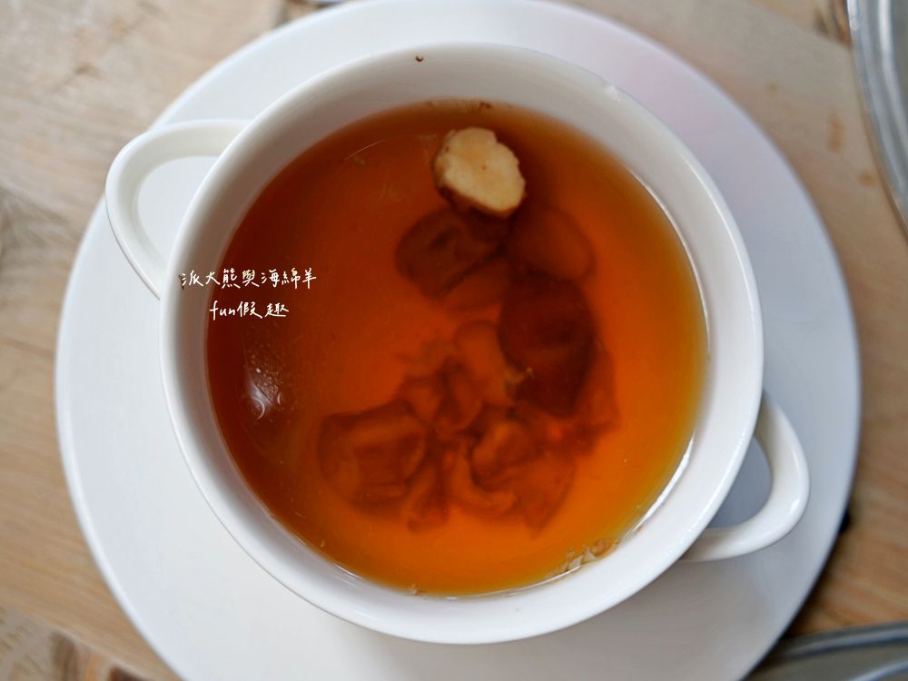 Restaurant Julen︱難以忘懷的粉嫩黑鼻羊排與瓦萊州 Syrah紅酒，視覺與味覺的雙重奢華享受～馬特洪峰山腳下的極致味蕾！春季德瑞13日夢幻跟團︱DAY8-2