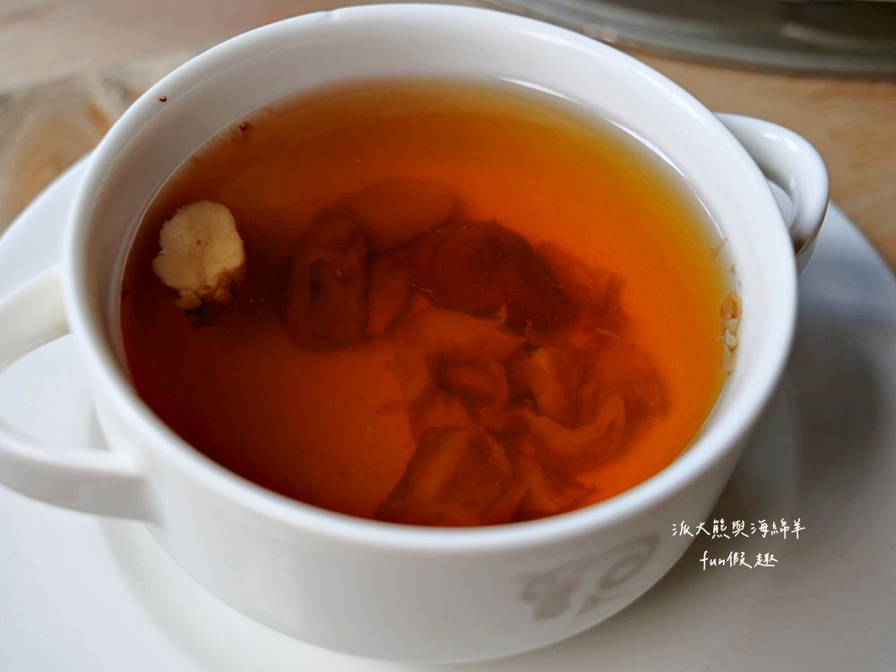 Restaurant Julen︱難以忘懷的粉嫩黑鼻羊排與瓦萊州 Syrah紅酒，視覺與味覺的雙重奢華享受～馬特洪峰山腳下的極致味蕾！春季德瑞13日夢幻跟團︱DAY8-2