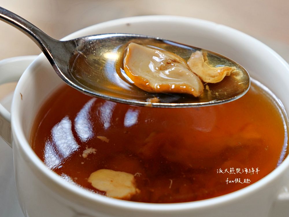 Restaurant Julen︱難以忘懷的粉嫩黑鼻羊排與瓦萊州 Syrah紅酒，視覺與味覺的雙重奢華享受～馬特洪峰山腳下的極致味蕾！春季德瑞13日夢幻跟團︱DAY8-2