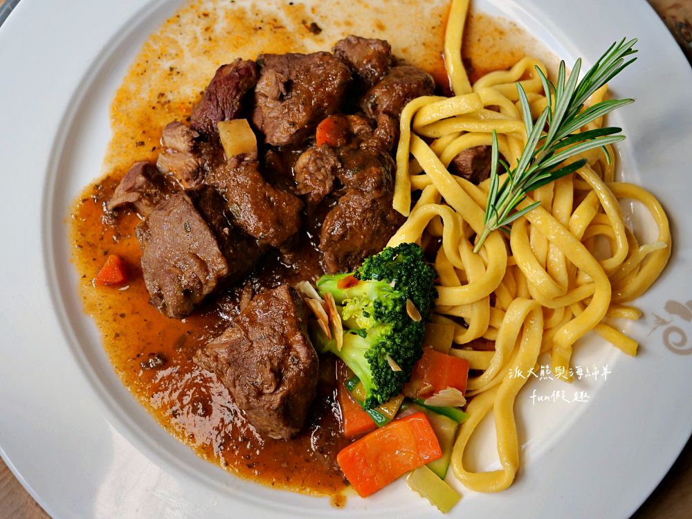 Restaurant Julen︱難以忘懷的粉嫩黑鼻羊排與瓦萊州 Syrah紅酒，視覺與味覺的雙重奢華享受～馬特洪峰山腳下的極致味蕾！春季德瑞13日夢幻跟團︱DAY8-2