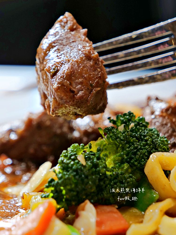 Restaurant Julen︱難以忘懷的粉嫩黑鼻羊排與瓦萊州 Syrah紅酒，視覺與味覺的雙重奢華享受～馬特洪峰山腳下的極致味蕾！春季德瑞13日夢幻跟團︱DAY8-2