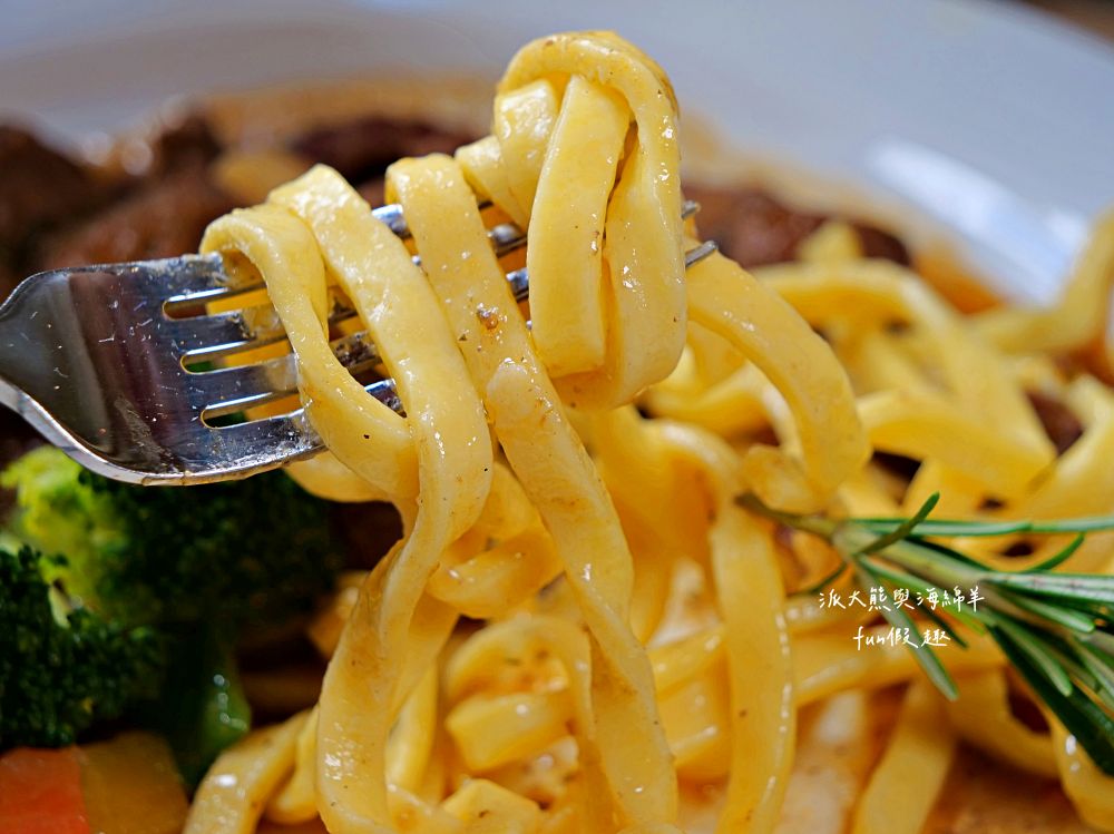 Restaurant Julen︱難以忘懷的粉嫩黑鼻羊排與瓦萊州 Syrah紅酒，視覺與味覺的雙重奢華享受～馬特洪峰山腳下的極致味蕾！春季德瑞13日夢幻跟團︱DAY8-2