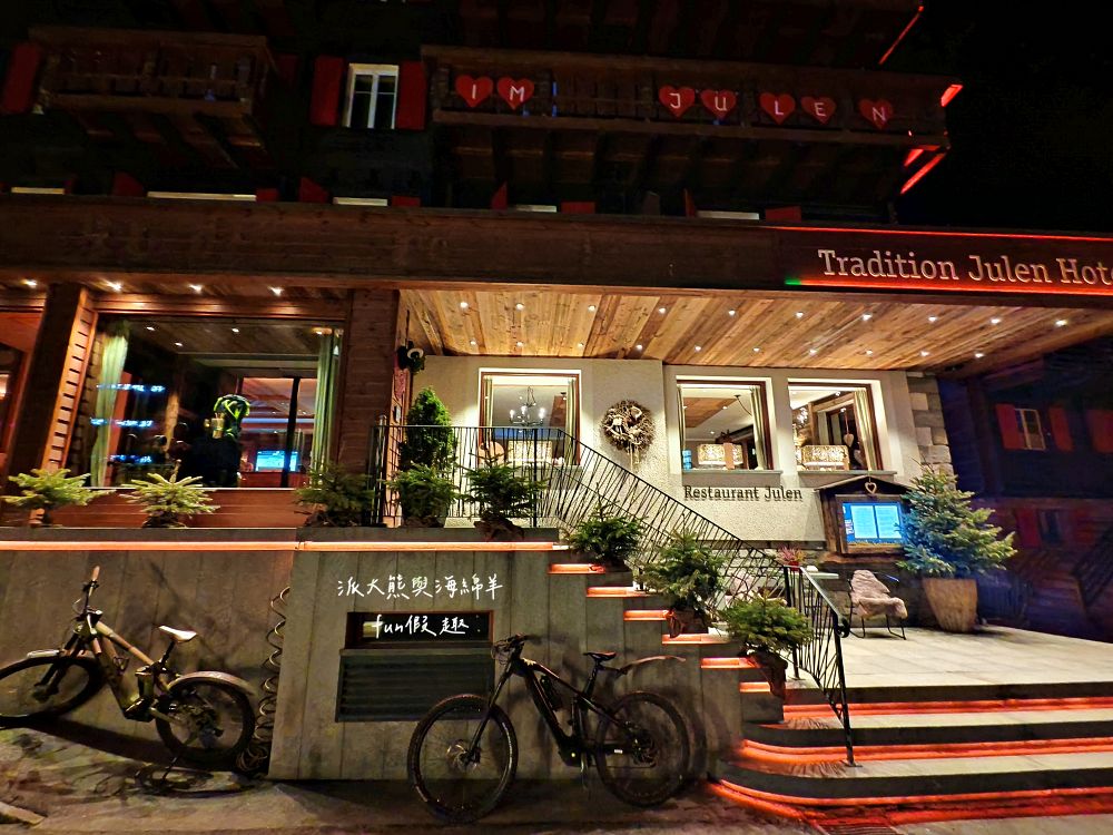 Restaurant Julen︱難以忘懷的粉嫩黑鼻羊排與瓦萊州 Syrah紅酒，視覺與味覺的雙重奢華享受～馬特洪峰山腳下的極致味蕾！春季德瑞13日夢幻跟團︱DAY8-2