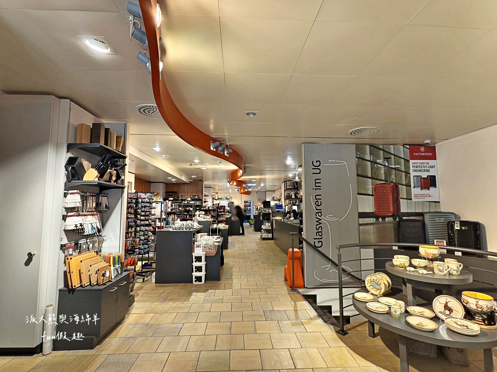 策馬特（Zermatt）半日遊︱漫步童話山城班霍夫大街，Coop超市採買伴手禮、瑞士刀、馬特洪峰紀念杯，超實用購物指南通通在這裡！︱春季德瑞13日夢幻跟團︱DAY8-4