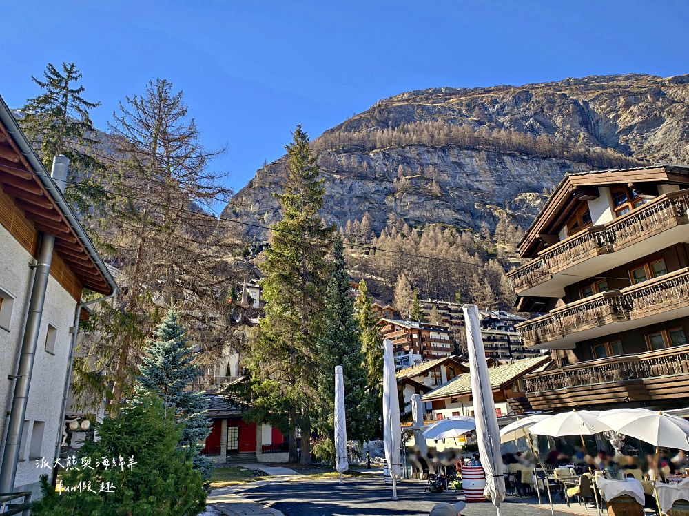 策馬特（Zermatt）半日遊︱漫步童話山城班霍夫大街，Coop超市採買伴手禮、瑞士刀、馬特洪峰紀念杯，超實用購物指南通通在這裡！︱春季德瑞13日夢幻跟團︱DAY8-4