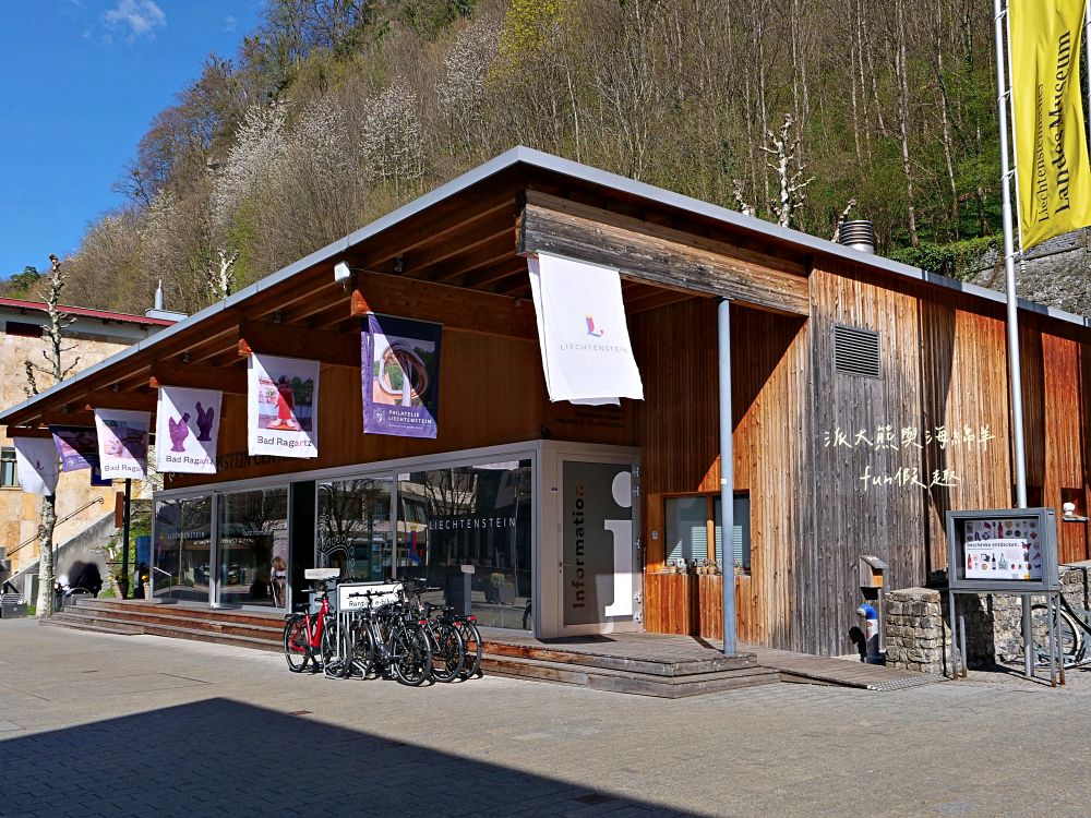列支敦斯登Liechtenstein︱說德語卻沒跟德國接壤?比臺北市還小卻富得流油,歐洲口袋國家大解密!(含交通及邊境退稅)春季德瑞13日夢幻跟團︱DAY9-2~ - 第20張圖 列支敦斯登Liechtenstein︱說德語卻沒跟德國接壤?比臺北市還小卻富得流油,歐洲口袋國家大解密!(含交通及邊境退稅)春季德瑞13日夢幻跟團︱DAY9-2~