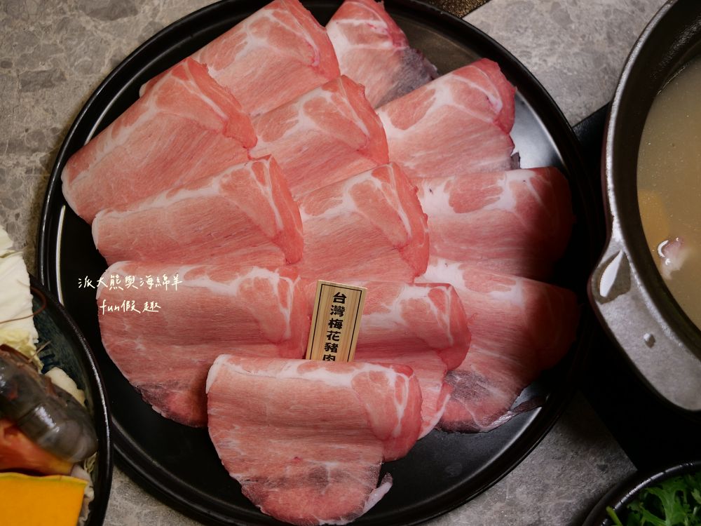2026澎漁海味.壽司.鍋物｜澎漁草屯旗艦店！500元內高CP值套餐，必點超狂香菜牛肉鍋、巨無霸炸蝦壽司與澎湖明蝦總匯 （附專屬停車場）～