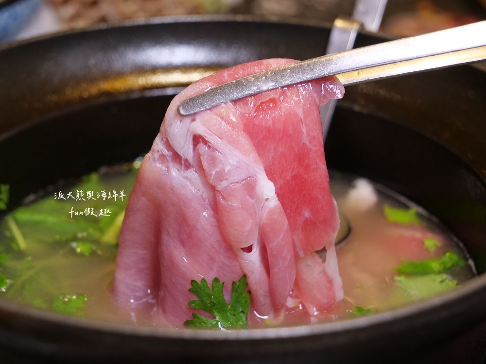 2026澎漁海味.壽司.鍋物｜澎漁草屯旗艦店！500元內高CP值套餐，必點超狂香菜牛肉鍋、巨無霸炸蝦壽司與澎湖明蝦總匯 （附專屬停車場）～
