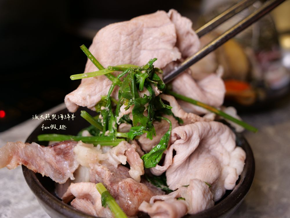 2026澎漁海味.壽司.鍋物｜澎漁草屯旗艦店！500元內高CP值套餐，必點超狂香菜牛肉鍋、巨無霸炸蝦壽司與澎湖明蝦總匯 （附專屬停車場）～