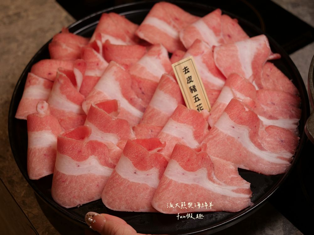2026澎漁海味.壽司.鍋物｜澎漁草屯旗艦店！500元內高CP值套餐，必點超狂香菜牛肉鍋、巨無霸炸蝦壽司與澎湖明蝦總匯 （附專屬停車場）～
